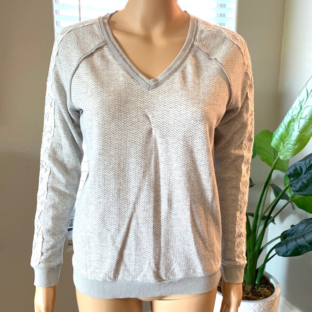 Hinge Vneck Grey pullover sweater size XS